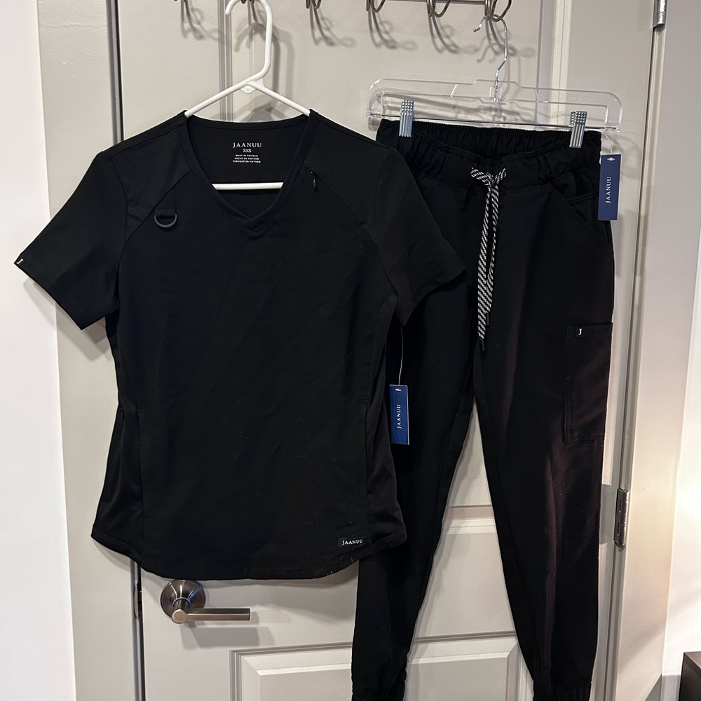 Jaanuu black scrub set size XXS/XXSP